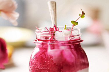 Rote-Rüben-Apfel-Ingwer-Drink mit Joghurt