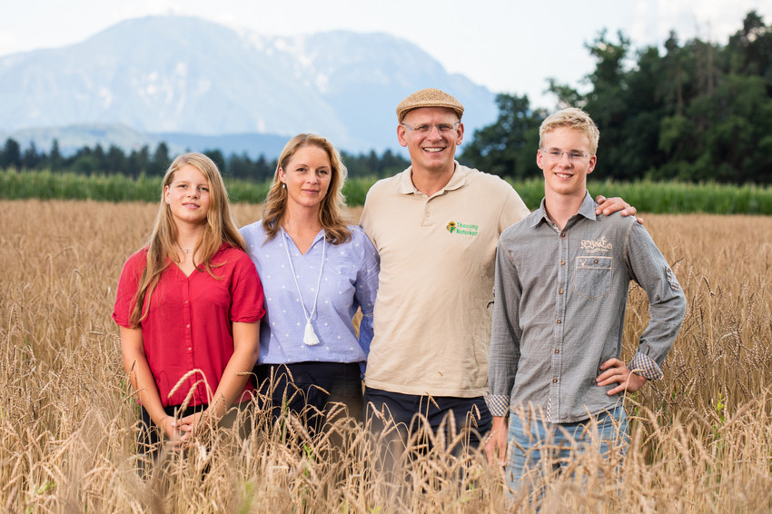 Tochter, Mutter, Vater und Sohn Thausing.