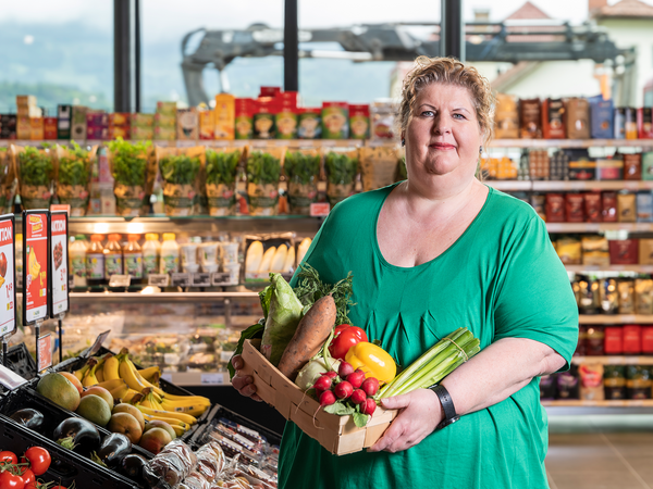 ADEG Kauffrau Heidemarie Burtscher liegen lokale Lebensmittel und Lieferant:innen sehr am Herzen.